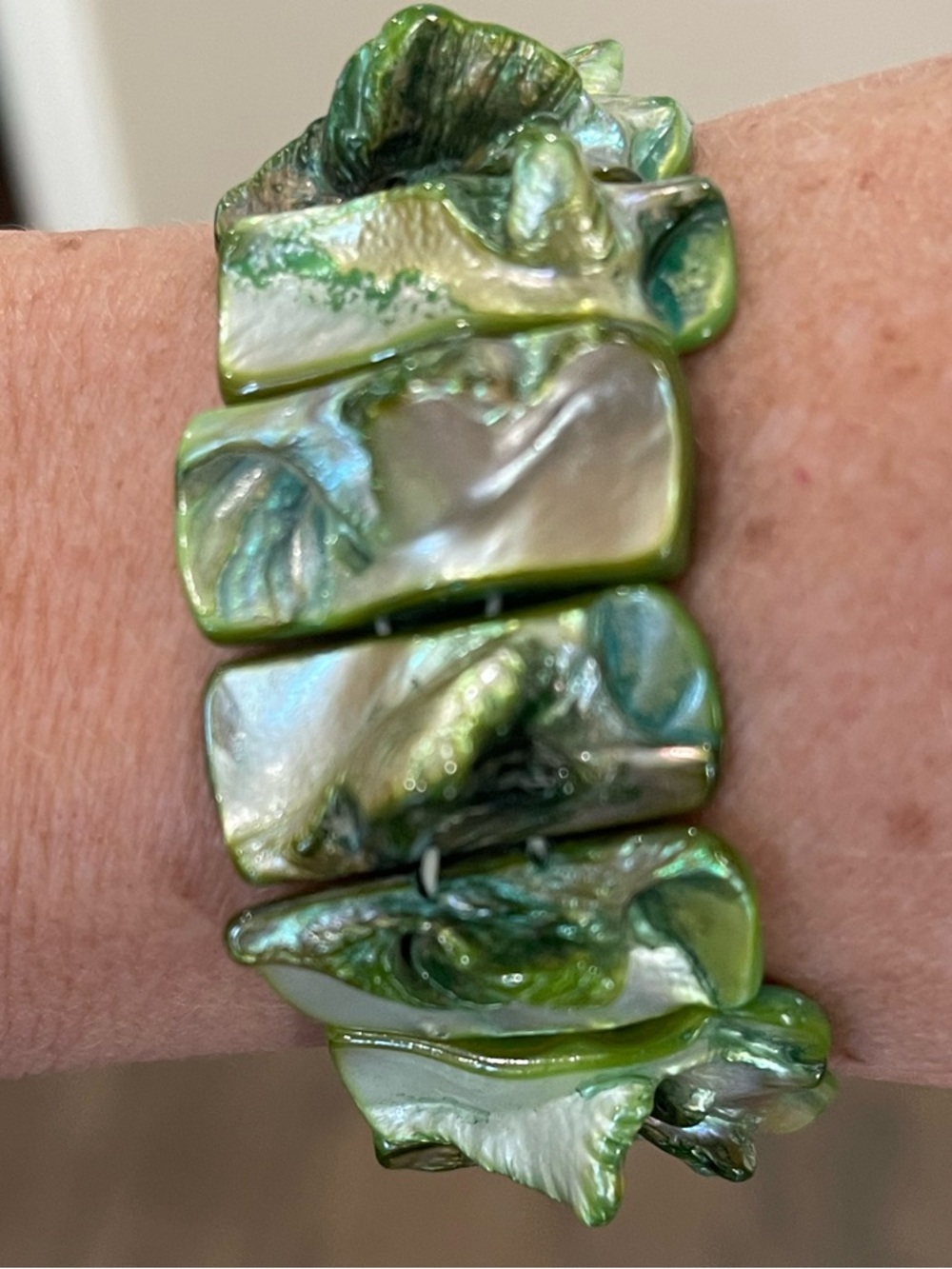 Set of 5 Bracelets and one pair of dangly shell Earrings.  Green/Yellow tones - Picture 3 of 14